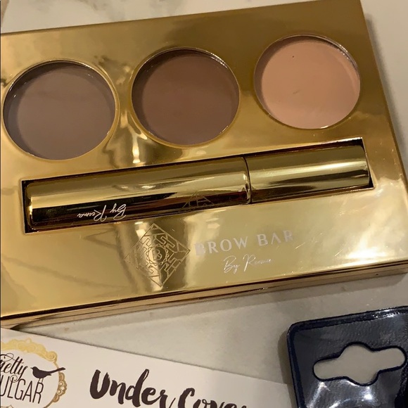 Makeup bundle - Picture 5 of 6